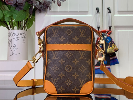 올드플라워 트렁크백 (Old Flower Trunk Bag)