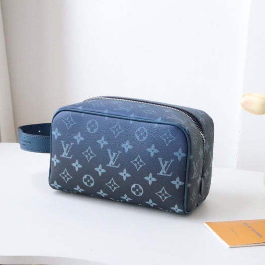 모노그램 파우치 (monogram pouch)