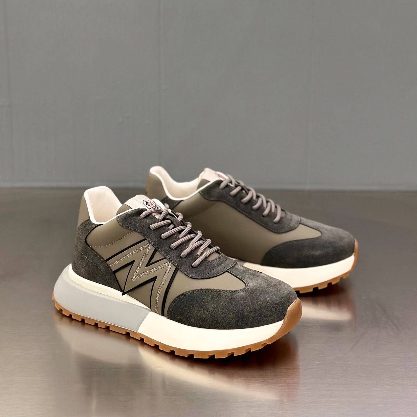 네오프렌 스니커즈 (neoprene sneakers)