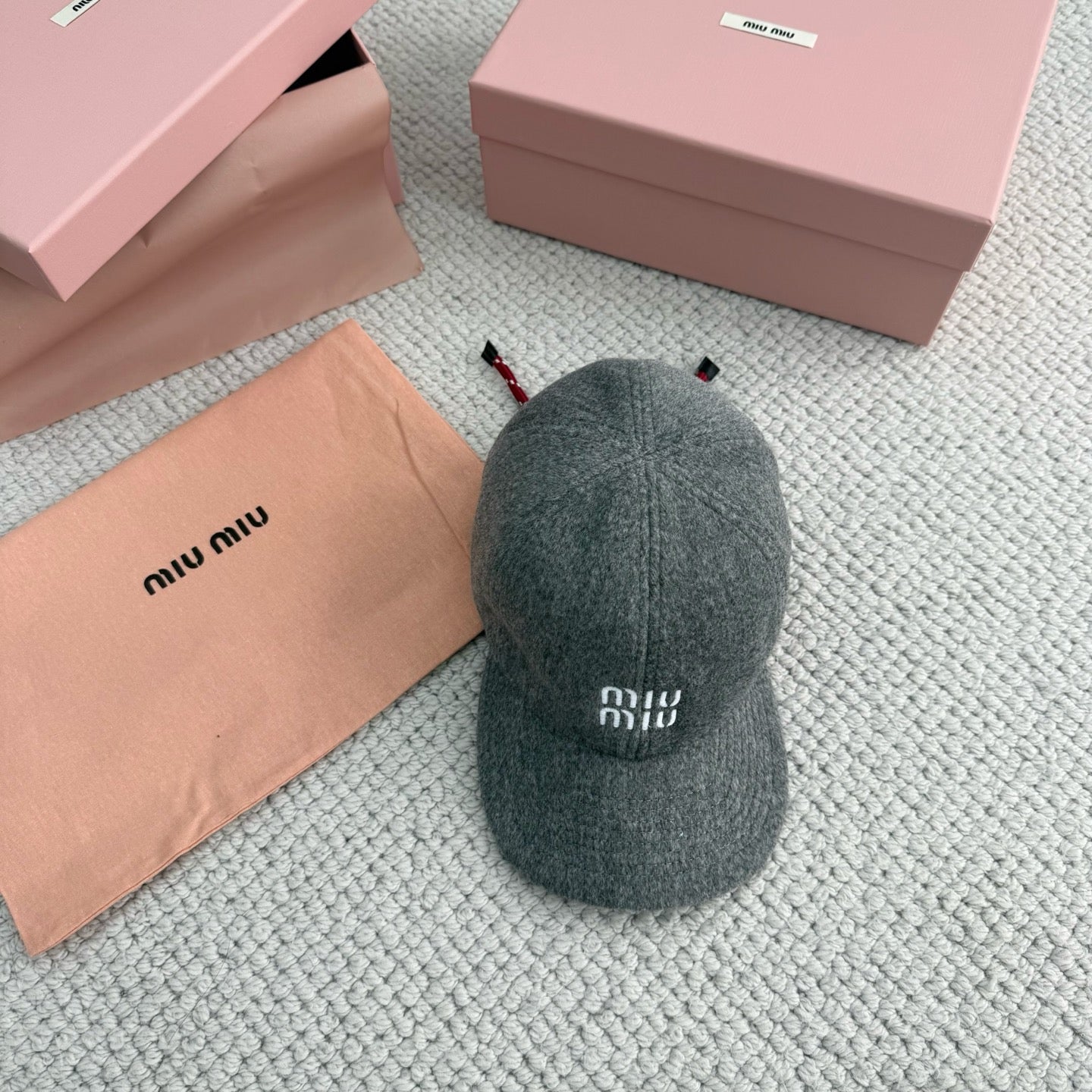 벨벳 드로스트링 모자 (Velvet Drawstring Hat)