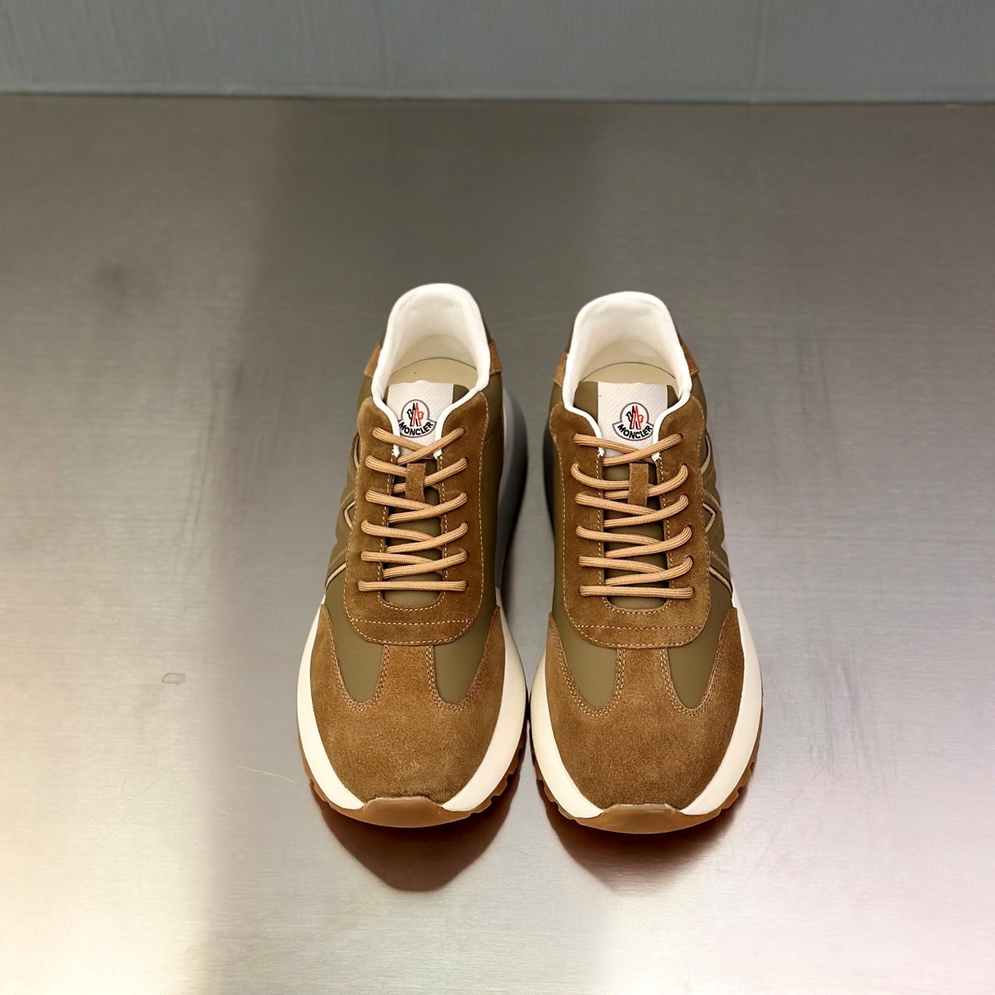 네오프렌 스니커즈 (neoprene sneakers)