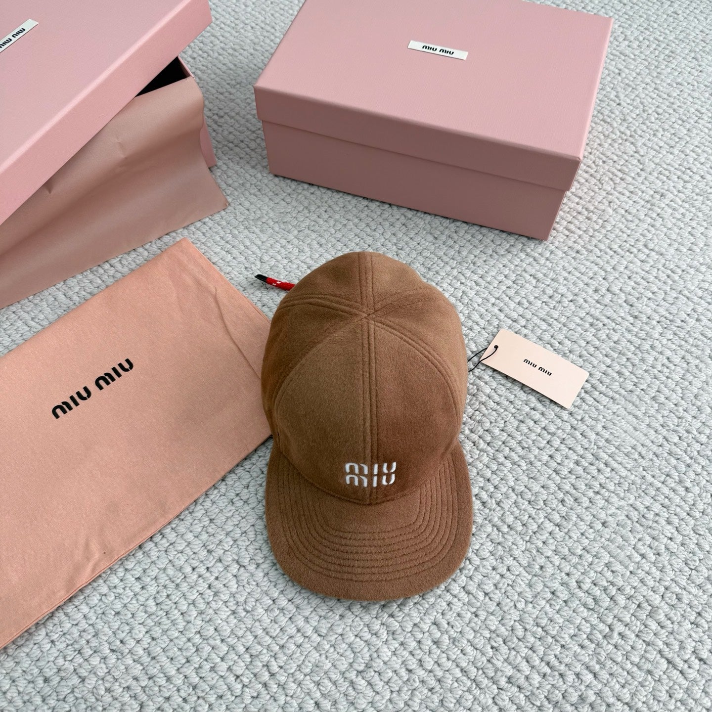 벨벳 드로스트링 모자 (Velvet Drawstring Hat)