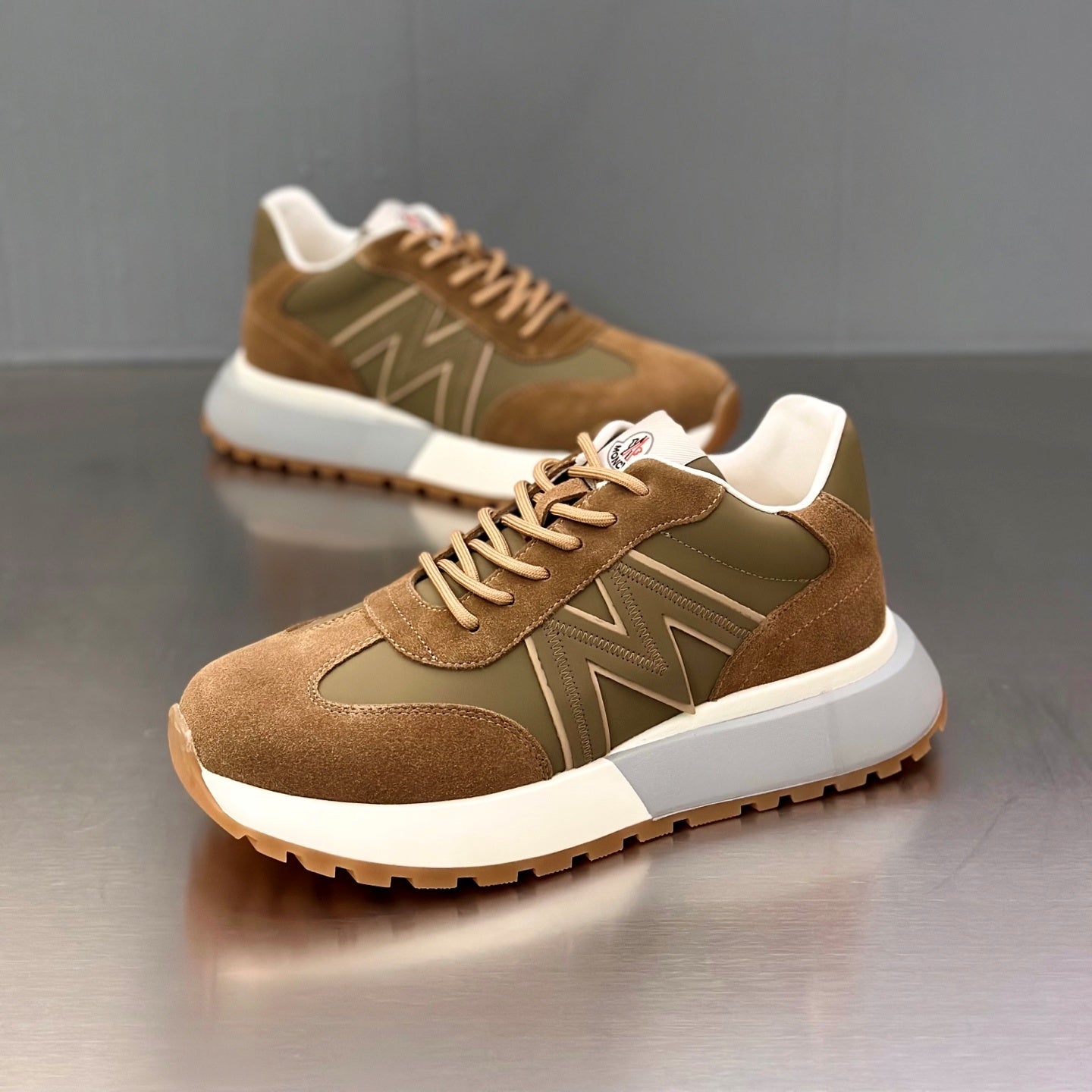 네오프렌 스니커즈 (neoprene sneakers)