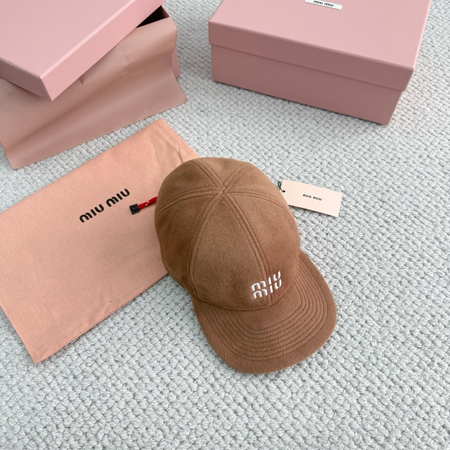 벨벳 드로스트링 모자 (Velvet Drawstring Hat)