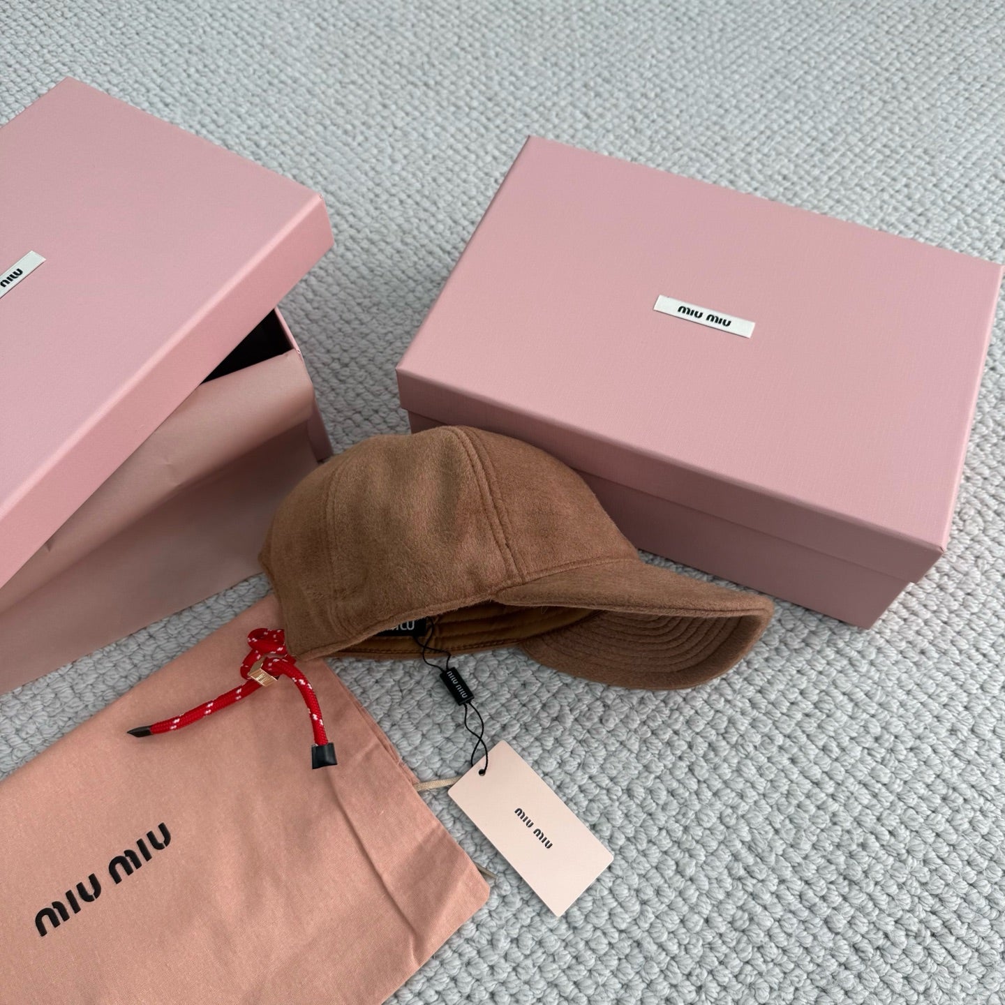 벨벳 드로스트링 모자 (Velvet Drawstring Hat)