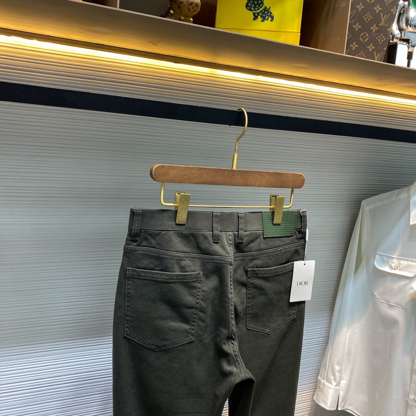 레그 팬츠 (leg pants)