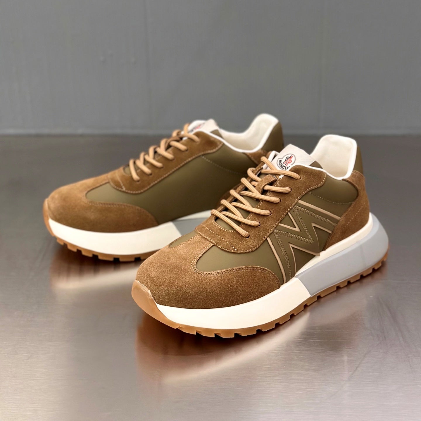 네오프렌 스니커즈 (neoprene sneakers)