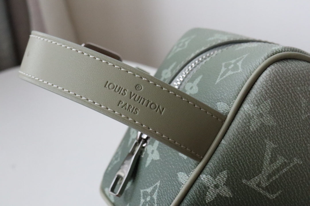 모노그램 파우치 (monogram pouch)