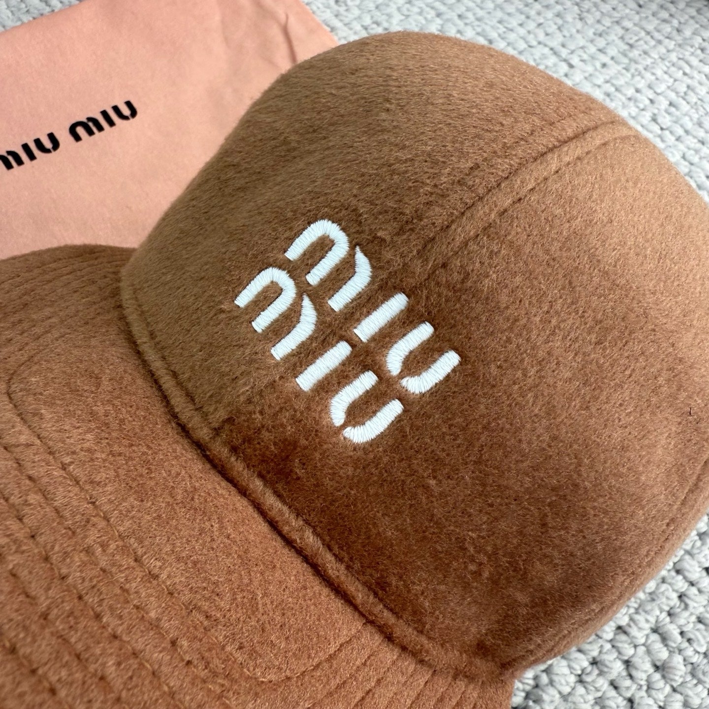 벨벳 드로스트링 모자 (Velvet Drawstring Hat)