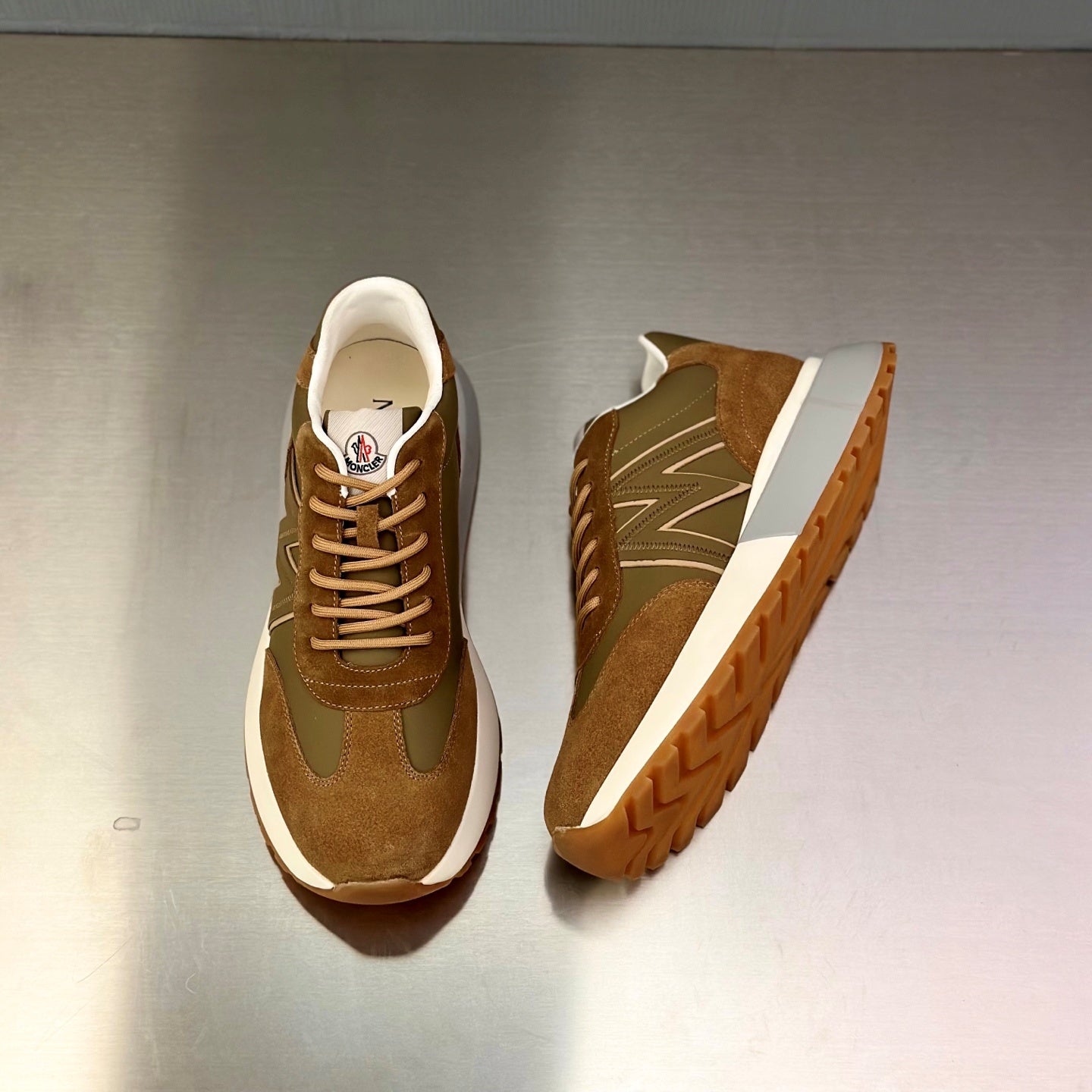 네오프렌 스니커즈 (neoprene sneakers)