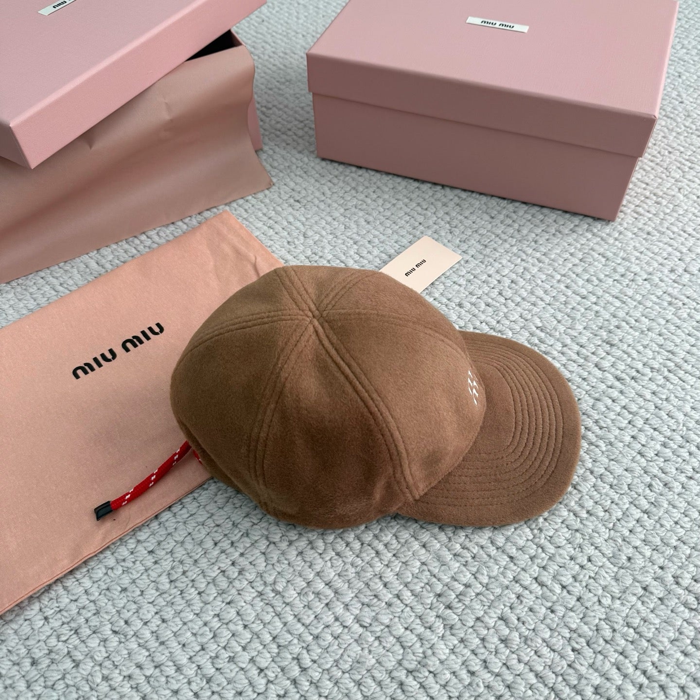 벨벳 드로스트링 모자 (Velvet Drawstring Hat)