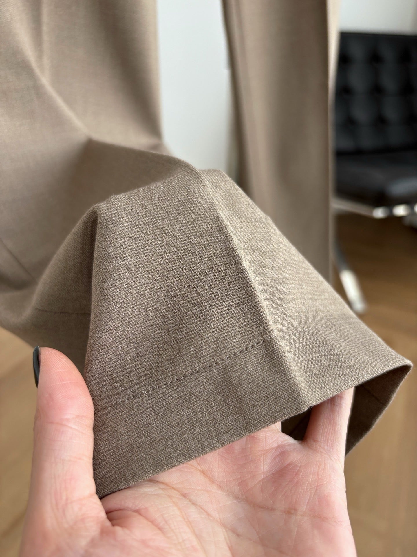 울 V넥 팬츠 (Wool V-neck pants)