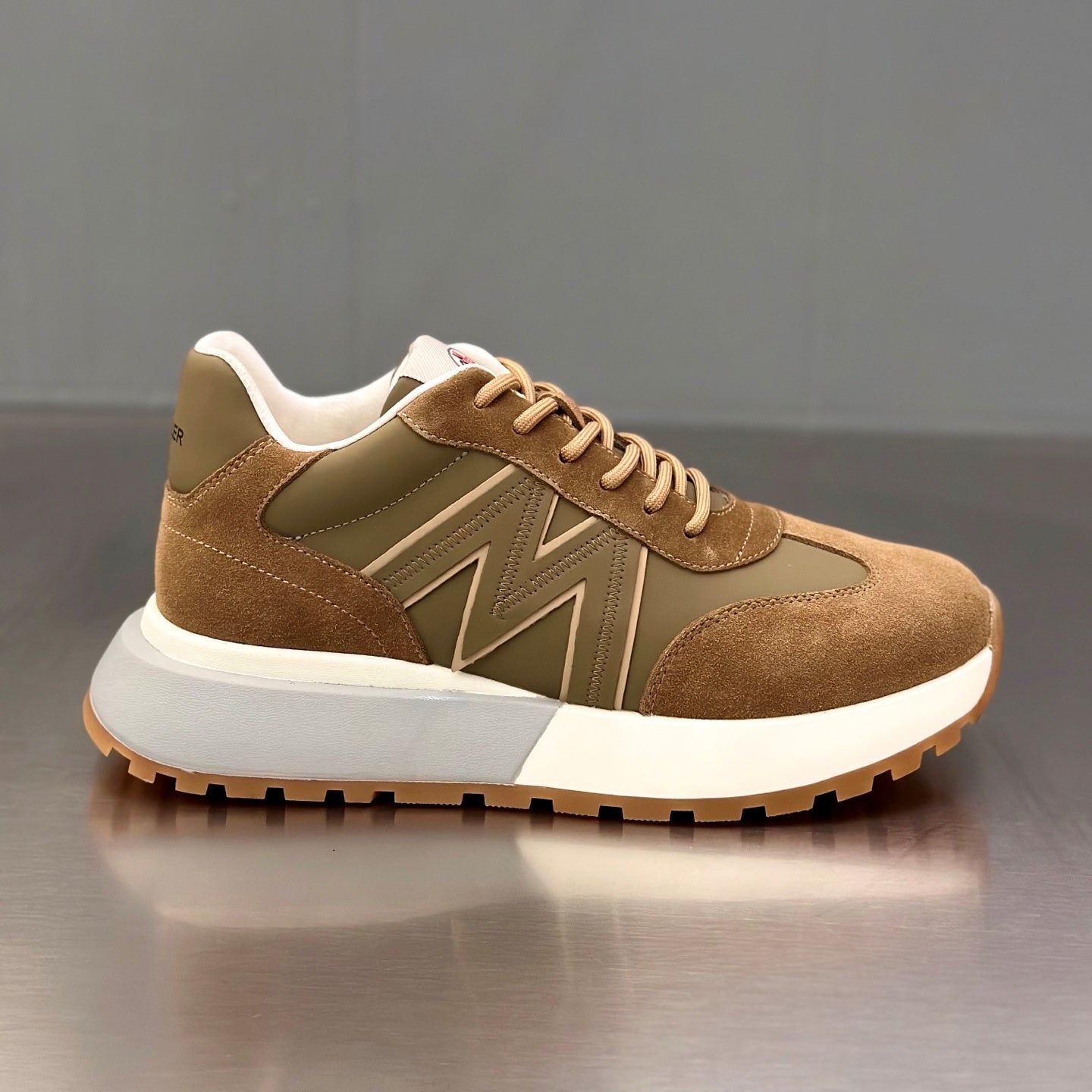 네오프렌 스니커즈 (neoprene sneakers)