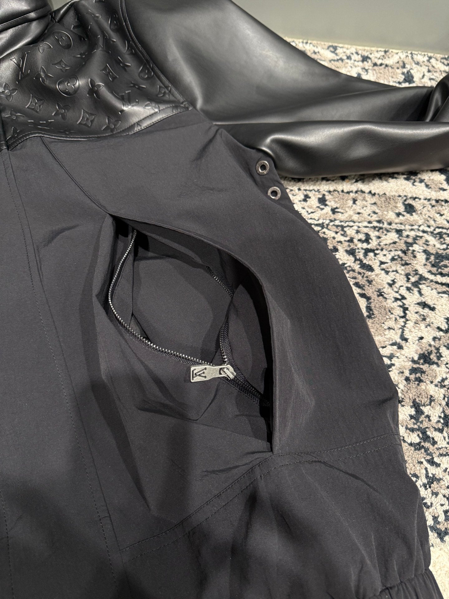하이브리드 윈드브레이커 (Hybrid Windbreaker)