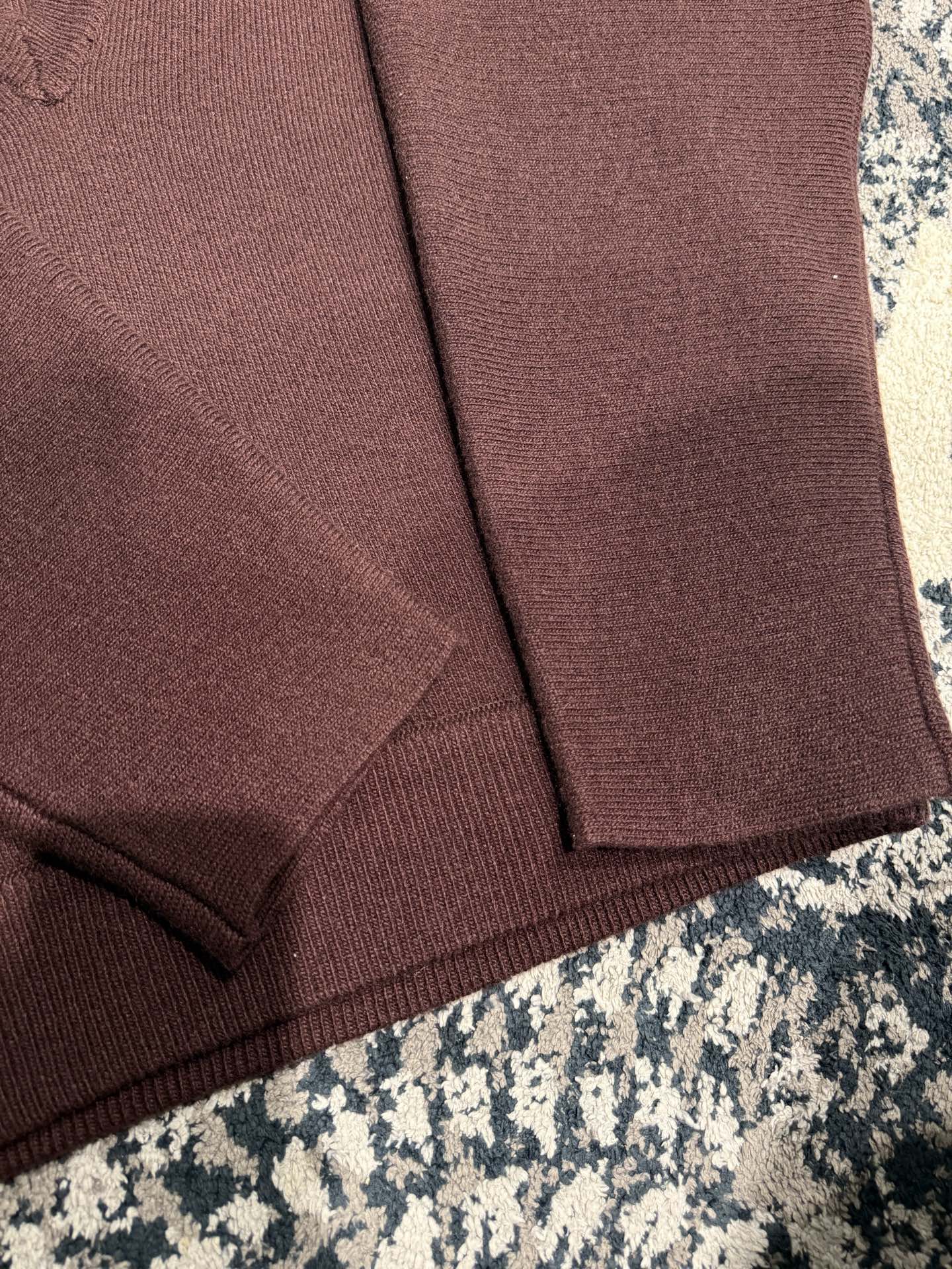 솔리드 니트 (solid knit)