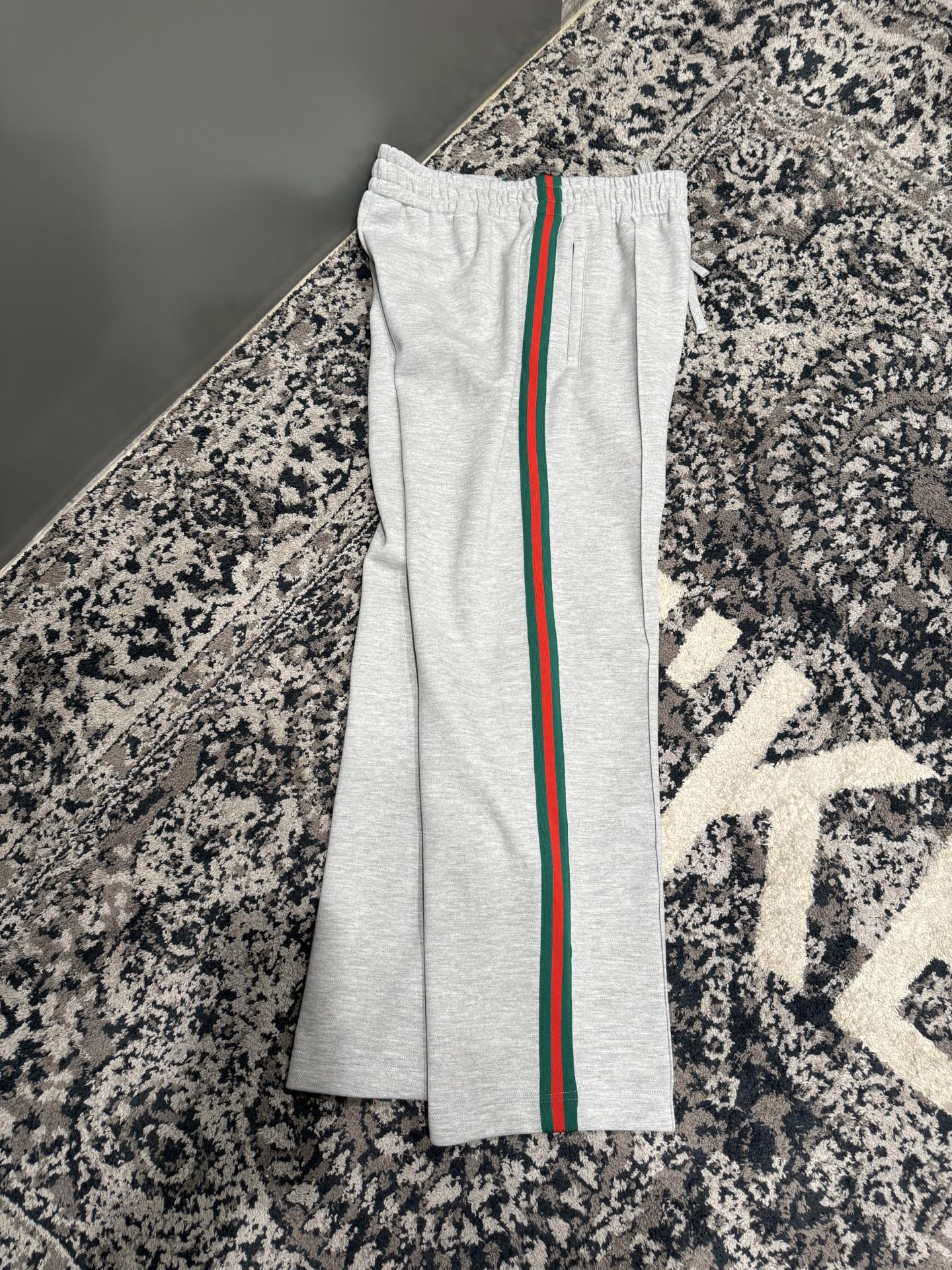 스트라이프 트레이닝바지 (striped training pants)