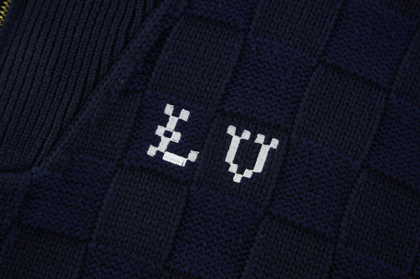 체크 집업 가디건 (Checked zip-up cardigan)