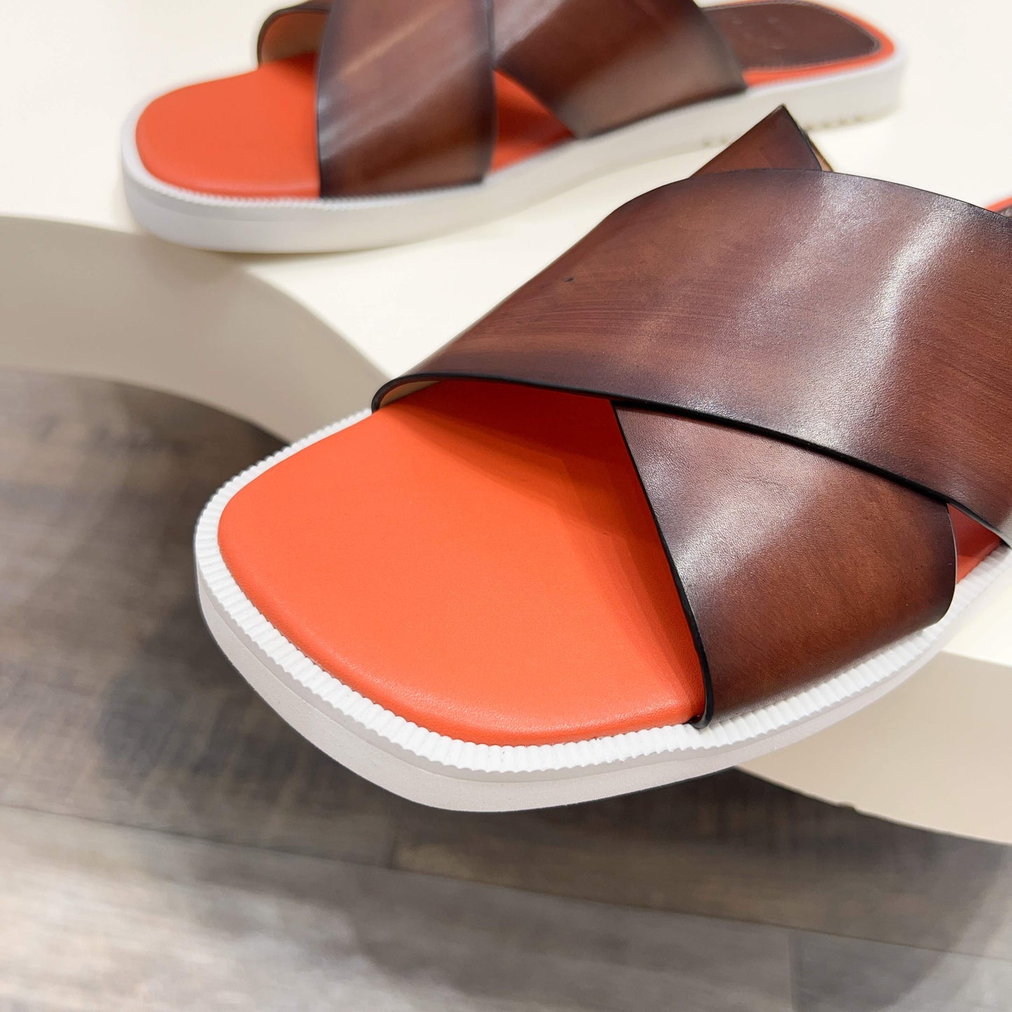 하이글로스 샌들 (high gloss sandals)