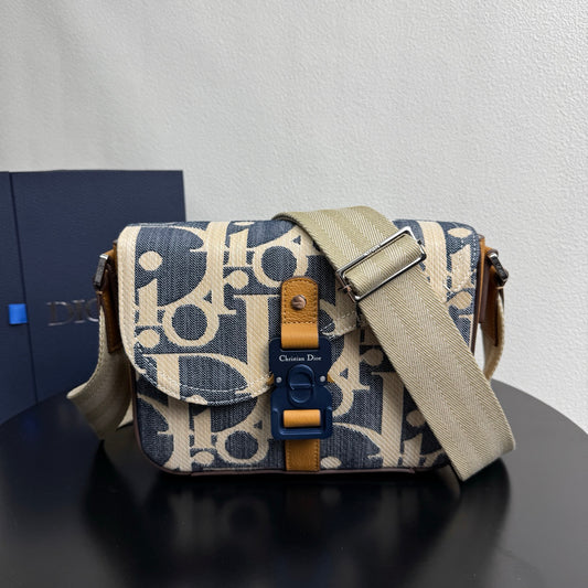그래비티 크로스백 (Gravity Crossbody Bag)