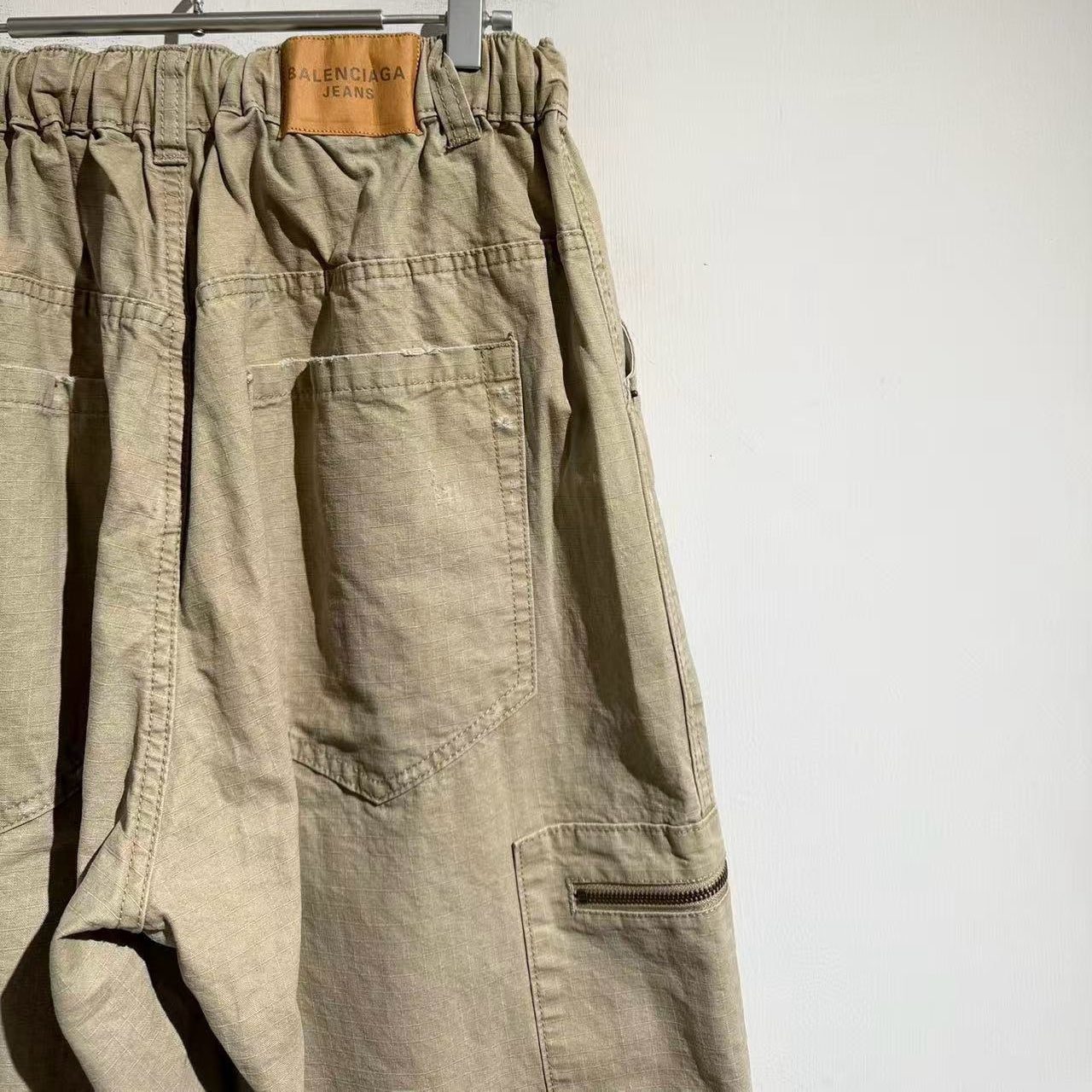 멀티포켓 카고 팬츠 (Multi-pocket cargo pants)
