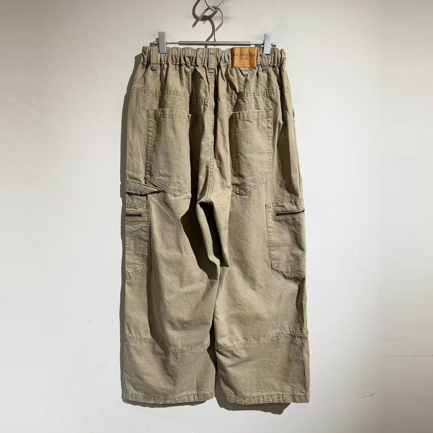 멀티포켓 카고 팬츠 (Multi-pocket cargo pants)