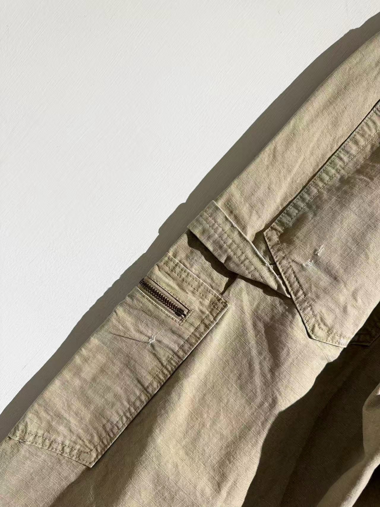 멀티포켓 카고 팬츠 (Multi-pocket cargo pants)