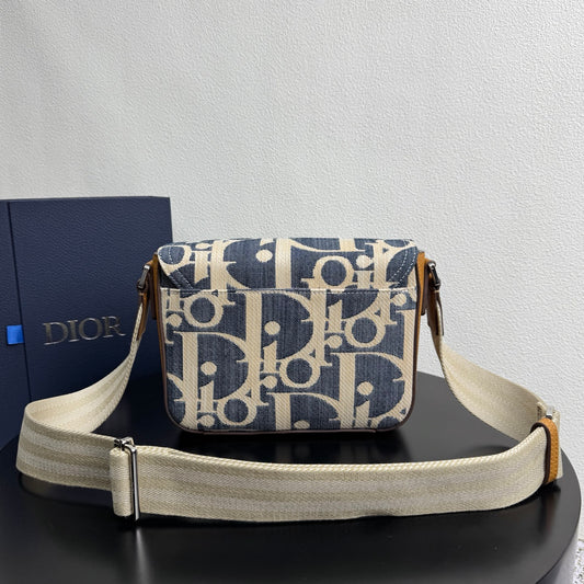 그래비티 크로스백 (Gravity Crossbody Bag)