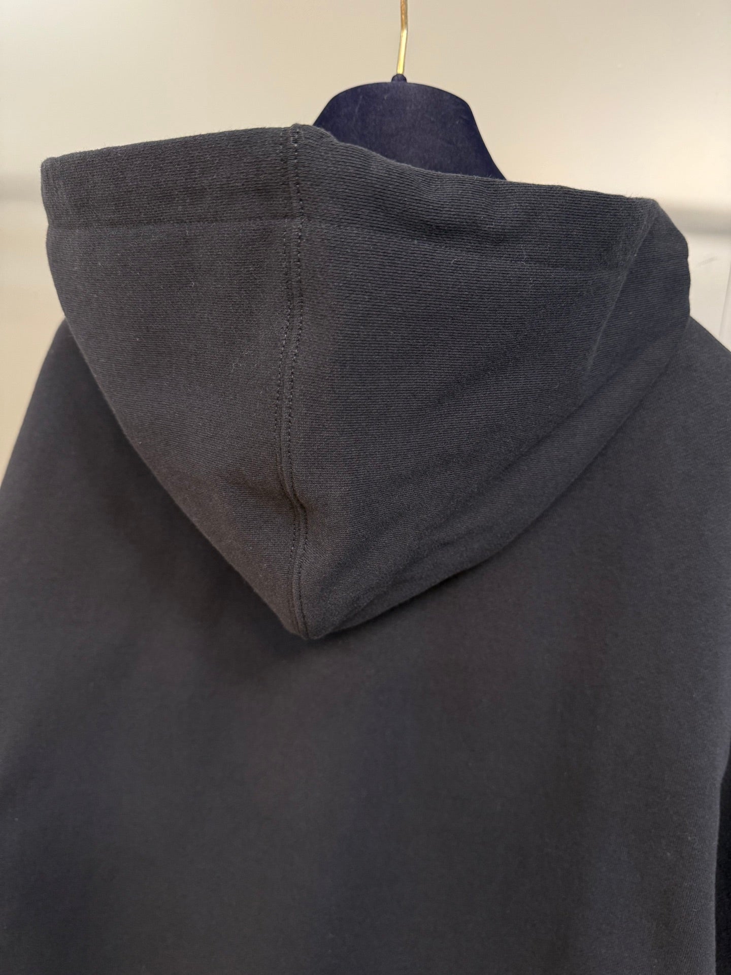 브러시드 후드 (brushed hood)