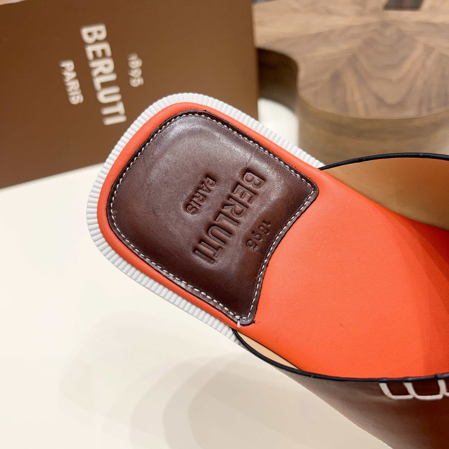 하이글로스 샌들 (high gloss sandals)