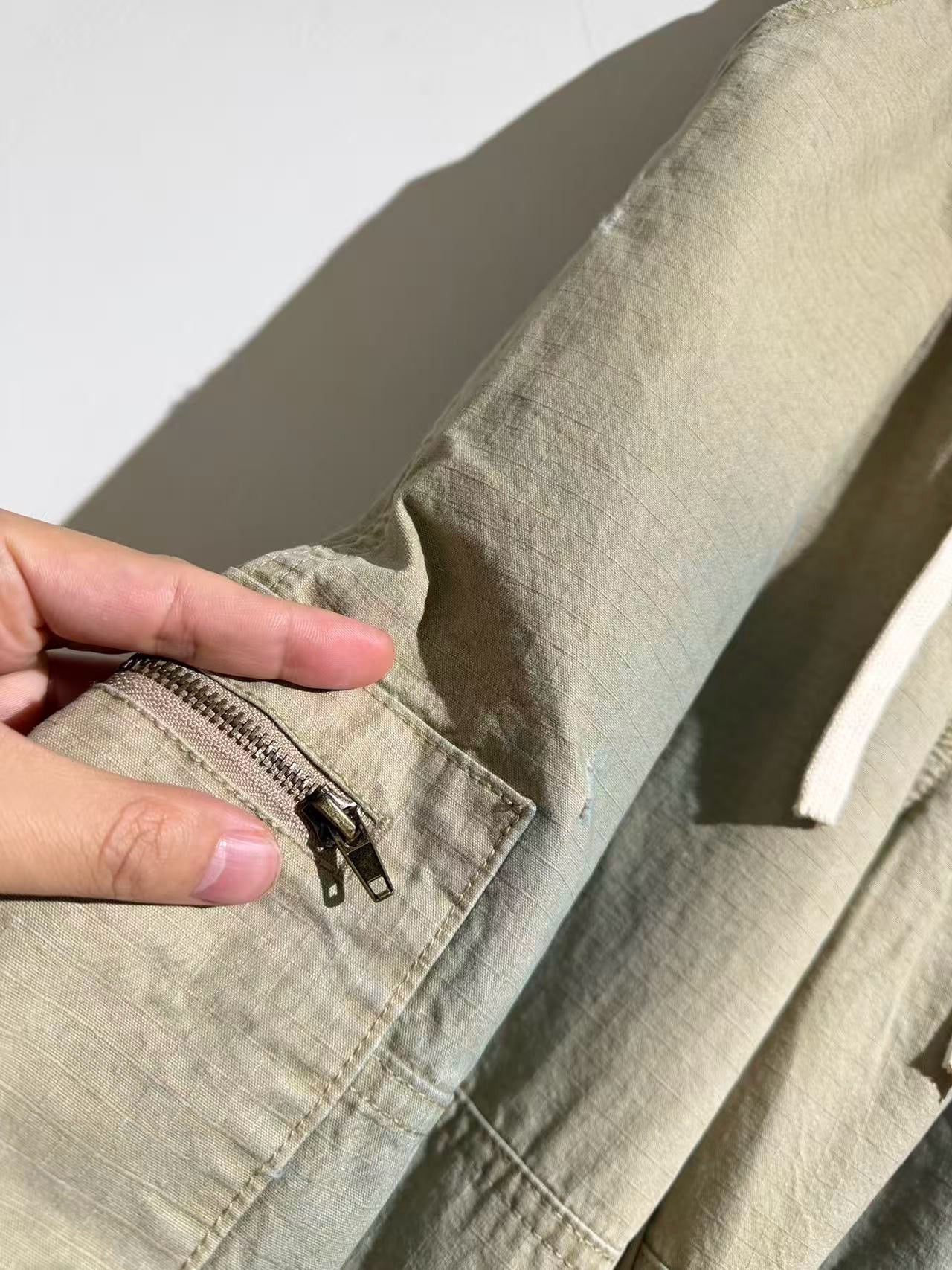 멀티포켓 카고 팬츠 (Multi-pocket cargo pants)