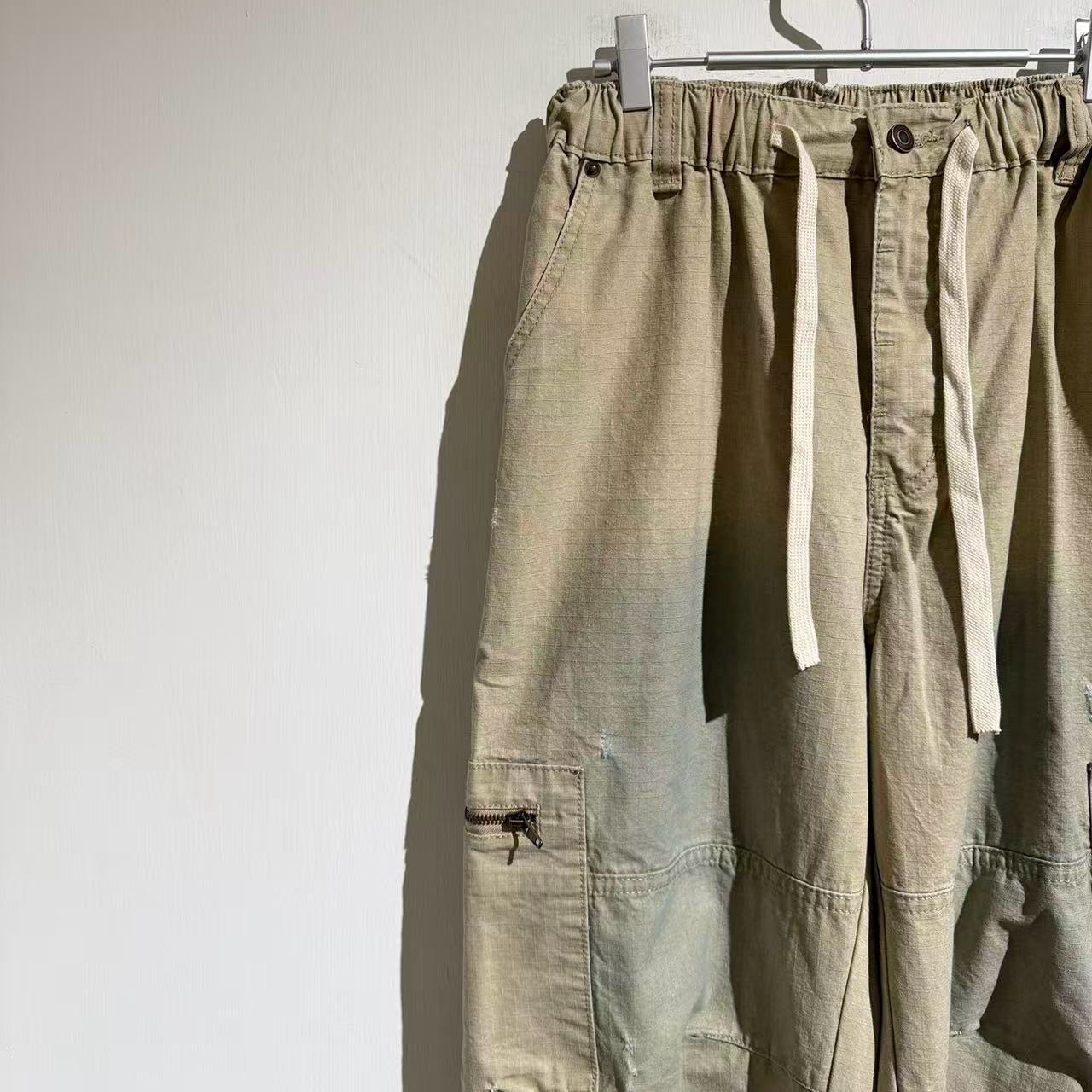 멀티포켓 카고 팬츠 (Multi-pocket cargo pants)