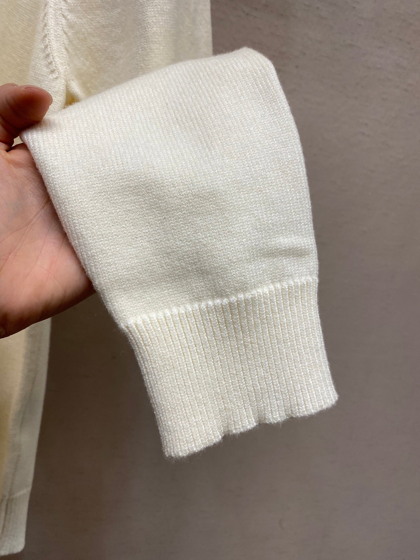 리브드 니트티 (Ribbed knit tee)