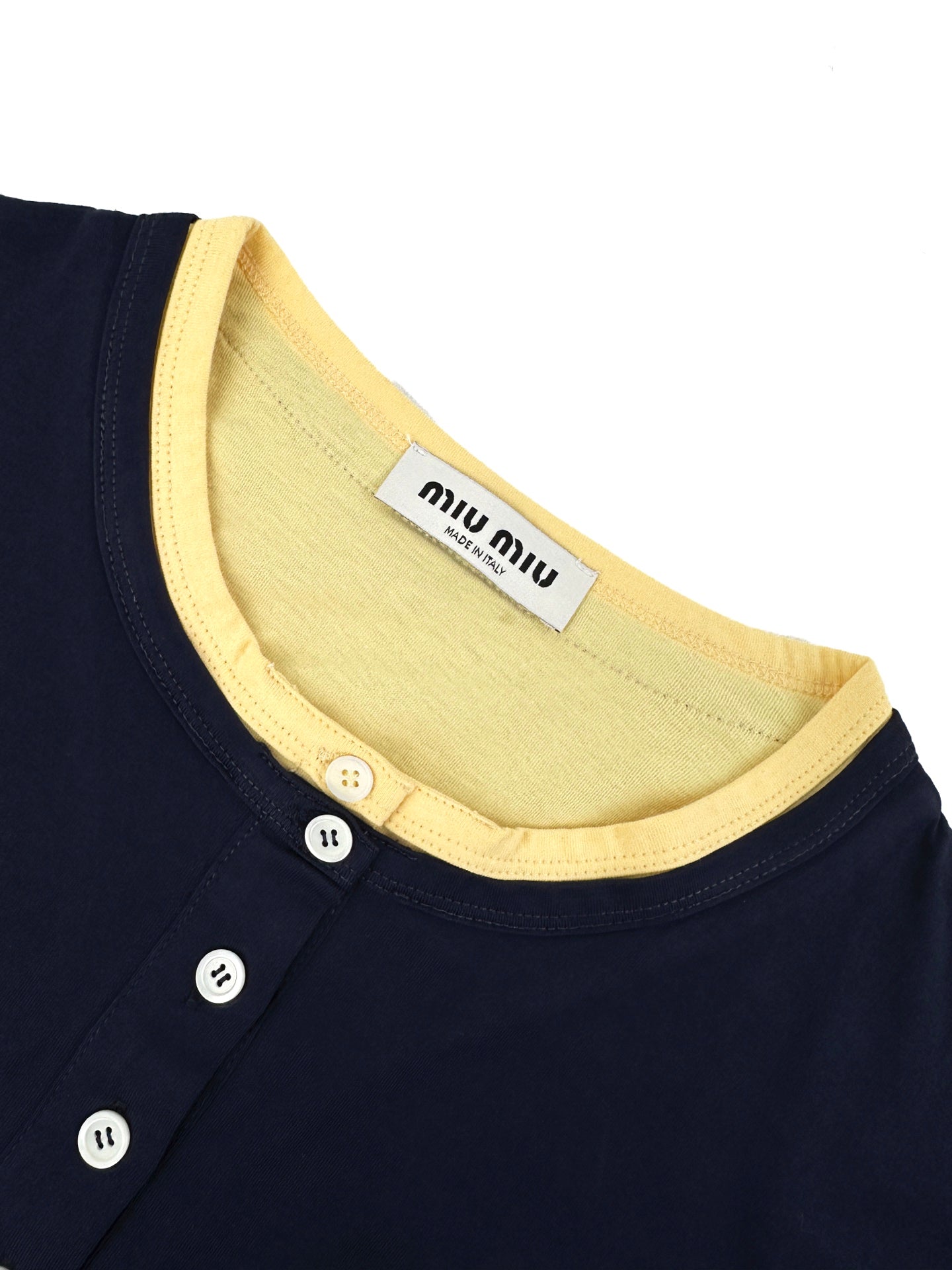 헨리넥 티셔츠 (Henley T-shirt)