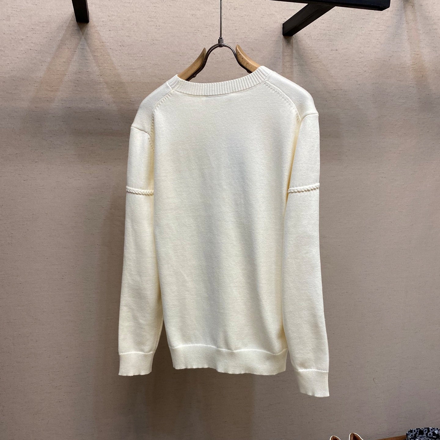 리브드 니트티 (Ribbed knit tee)