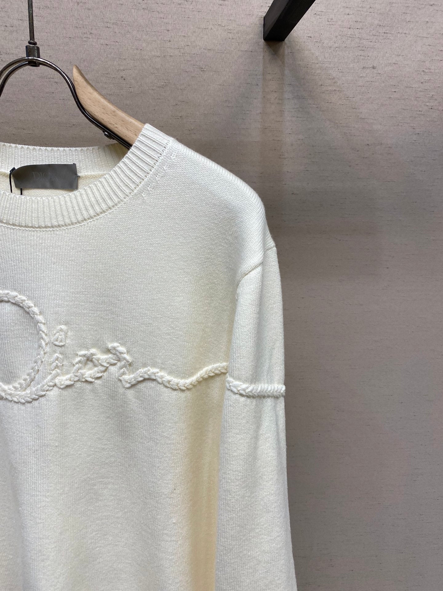 리브드 니트티 (Ribbed knit tee)