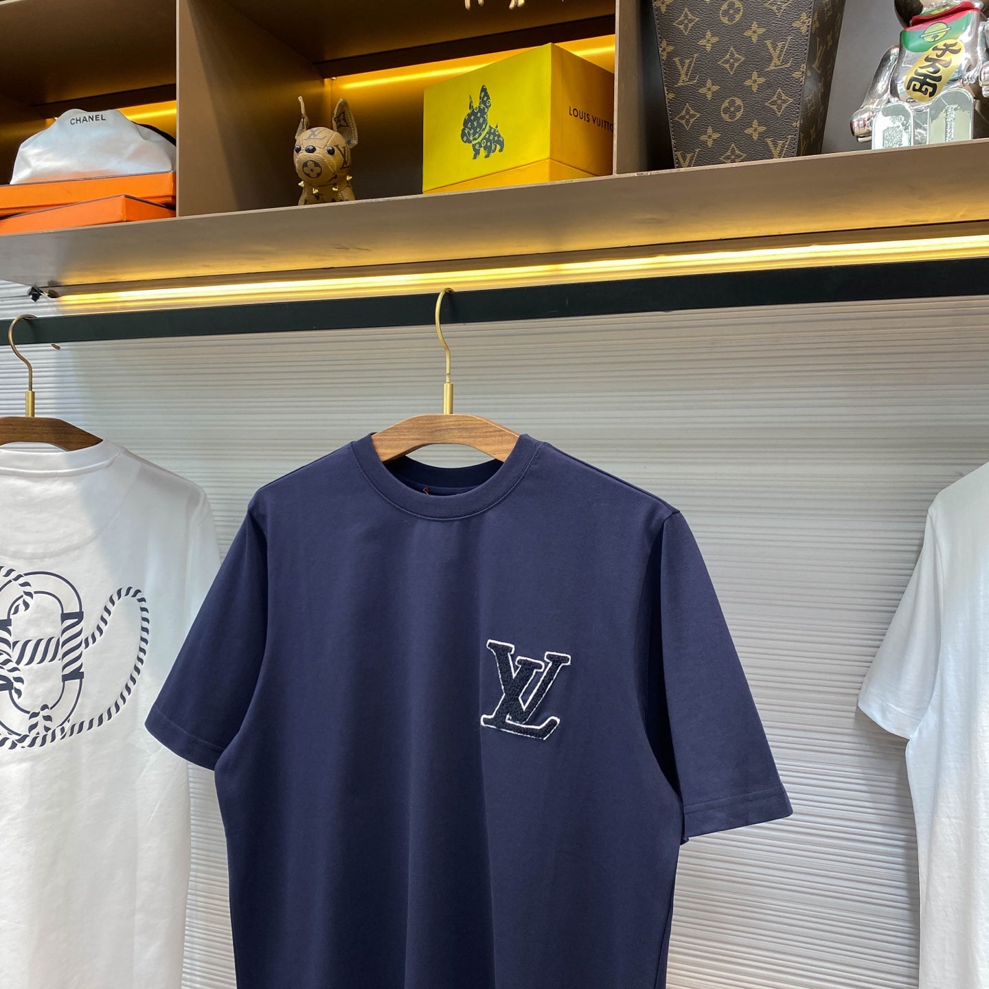 V 티셔츠 (V t-shirt)