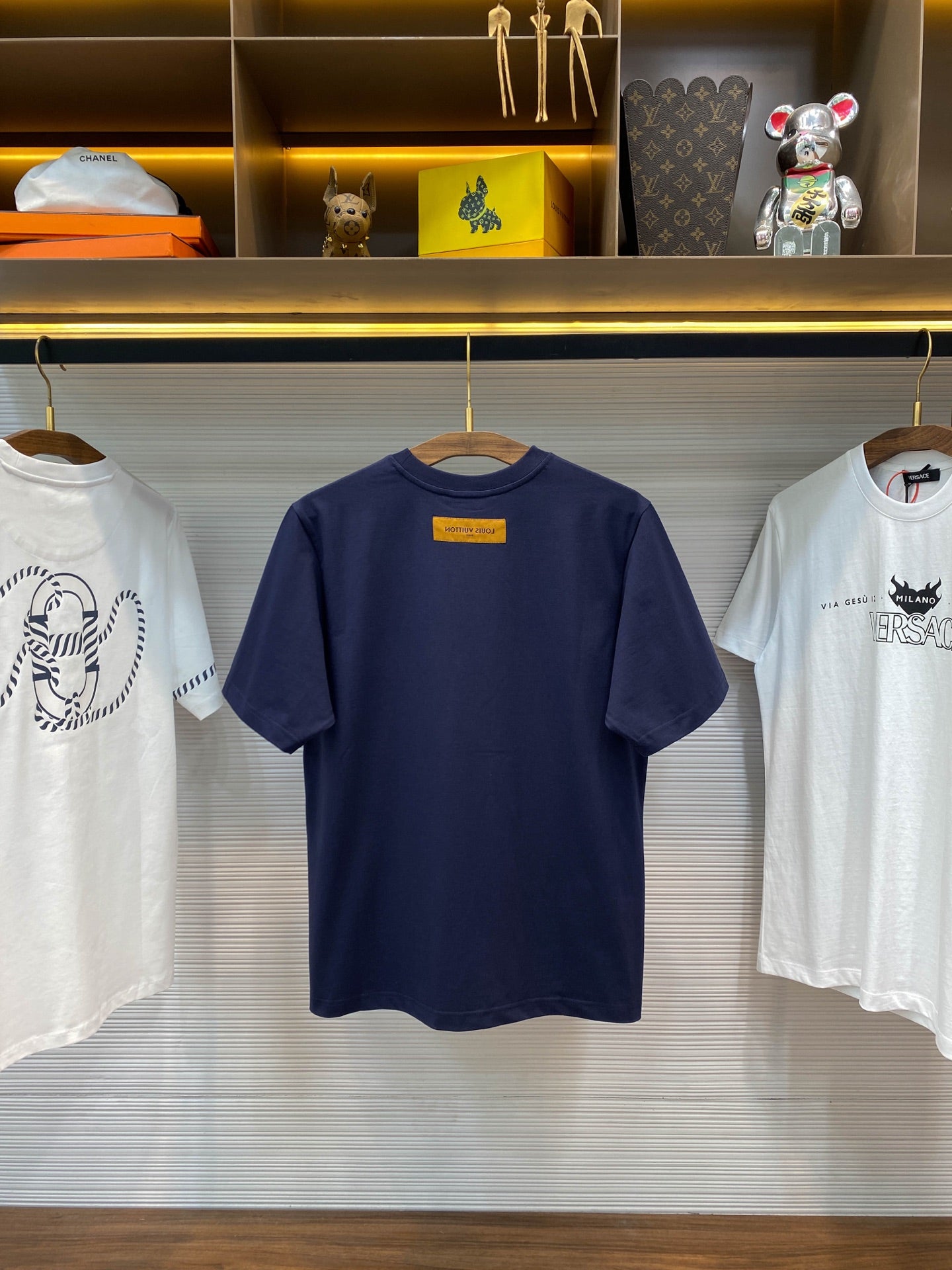 V 티셔츠 (V t-shirt)