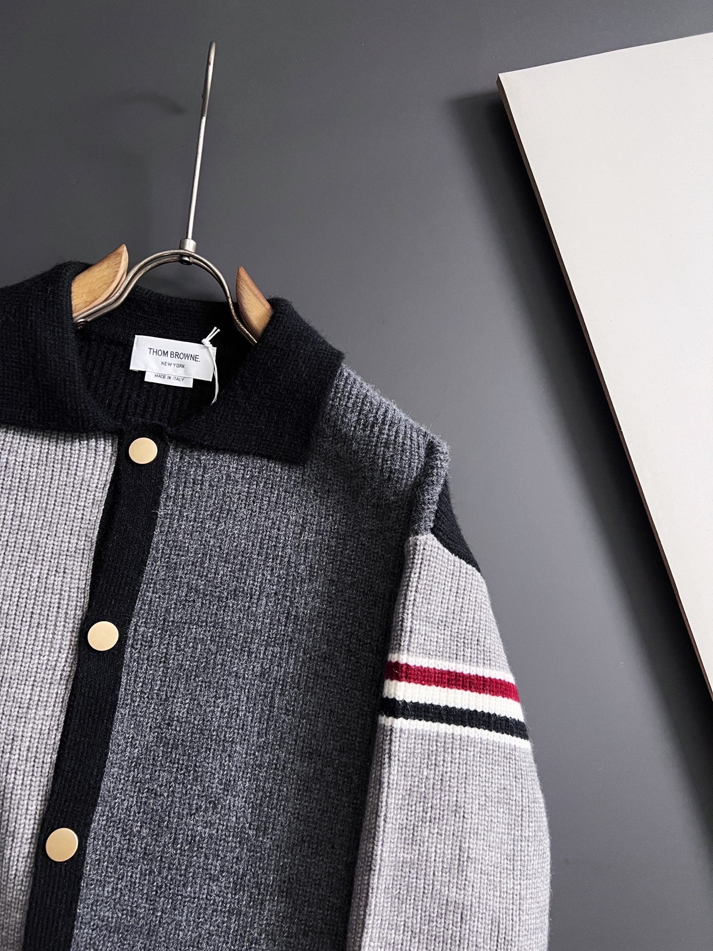 배색 니트 가디건 (Color-block knit cardigan)