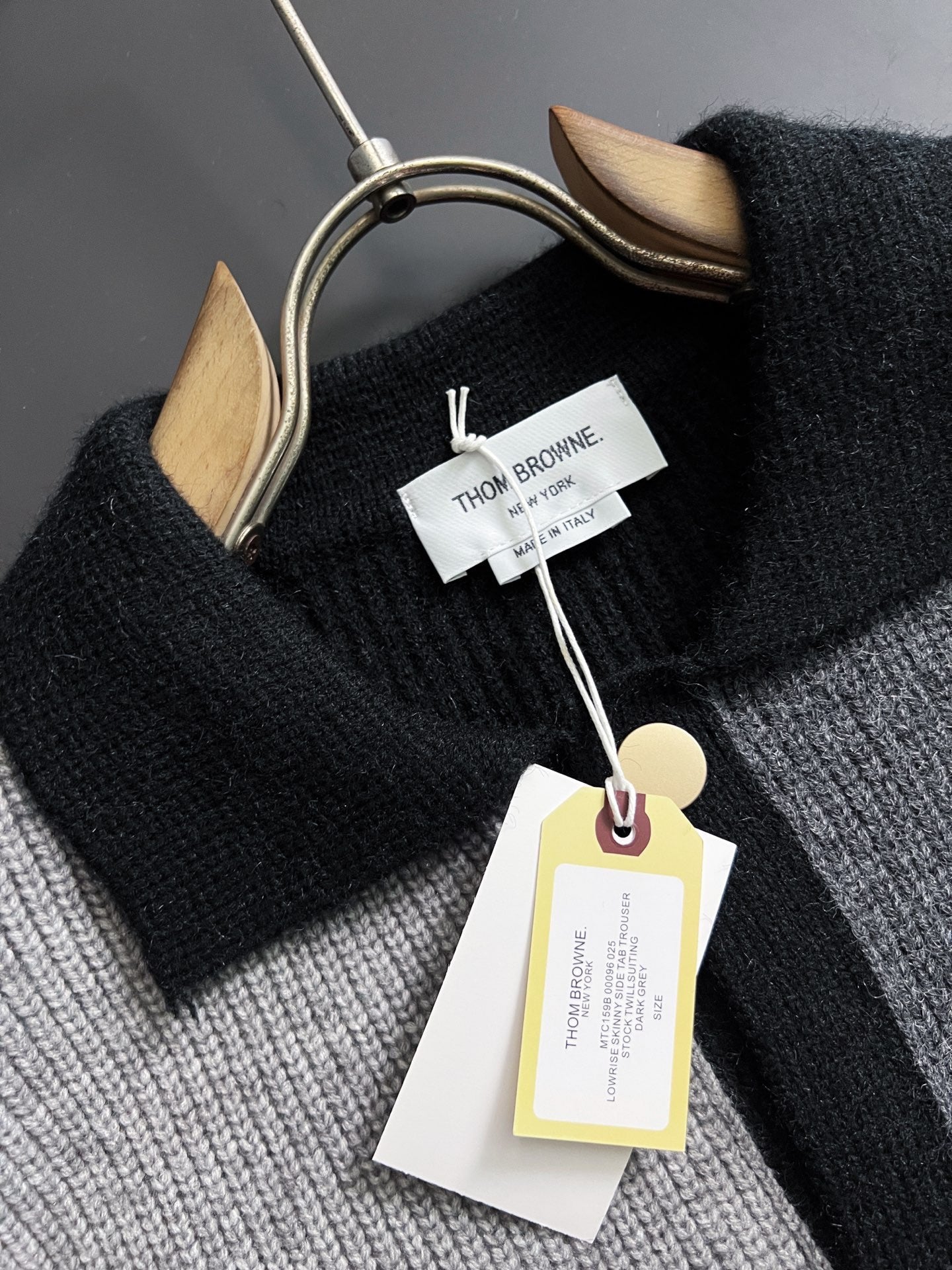 배색 니트 가디건 (Color-block knit cardigan)