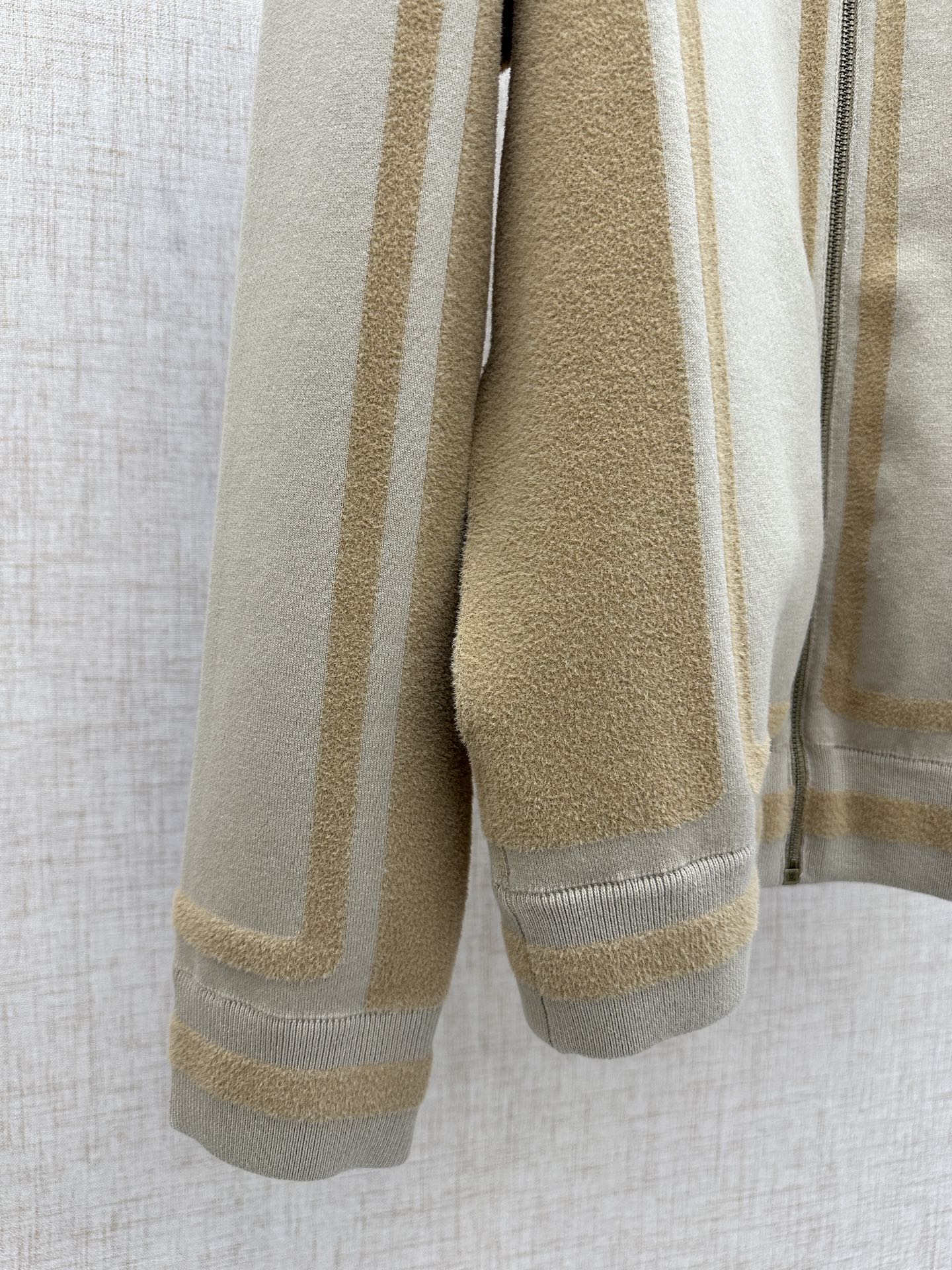 인타르시스 니트집업 (Intarsis knit zip-up)