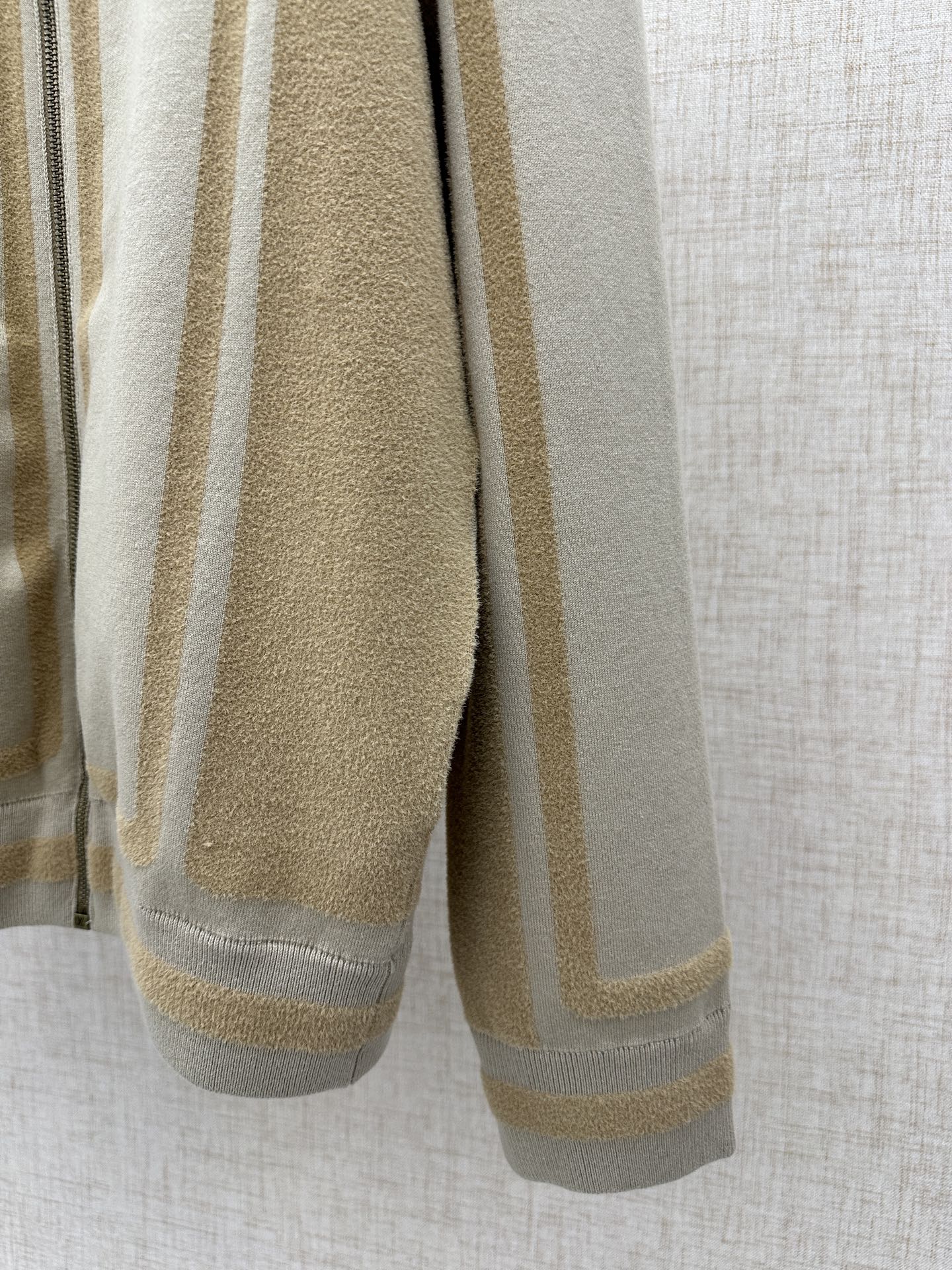 인타르시스 니트집업 (Intarsis knit zip-up)