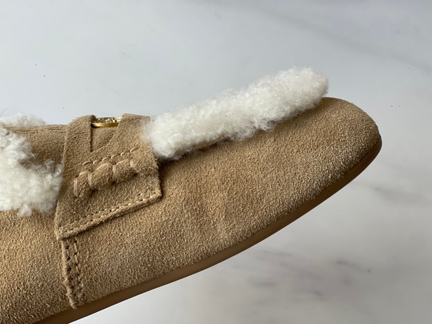 미우미우 로퍼 (Miu Miu loafers)