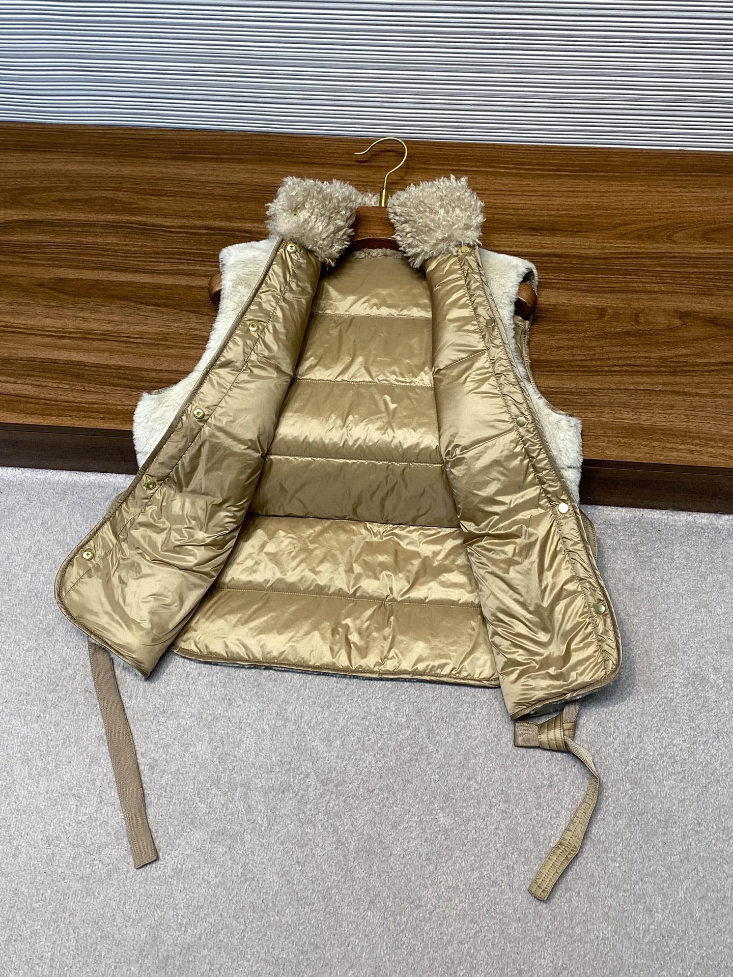 타이랩 퍼 다운조끼 (Tie-wrap fur down vest)