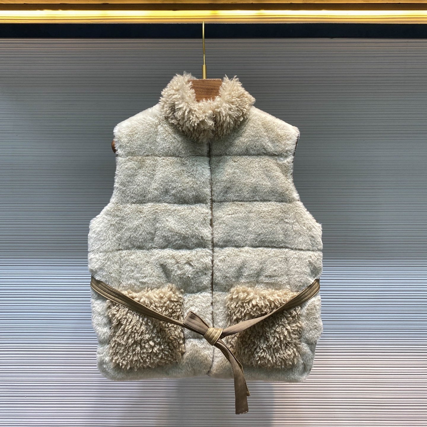 타이랩 퍼 다운조끼 (Tie-wrap fur down vest)