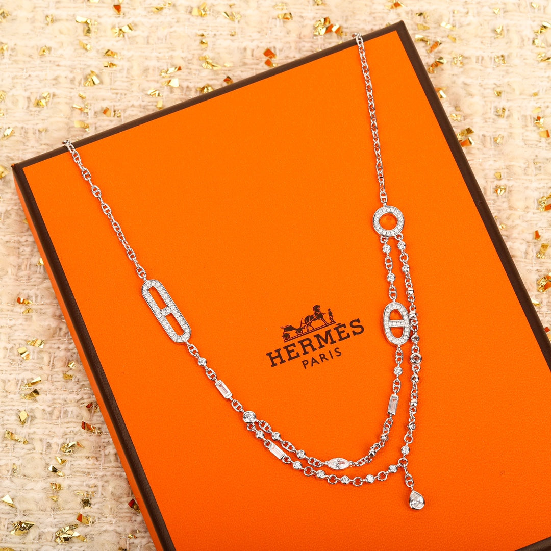 돼지코 목걸이 (pig nose necklace)