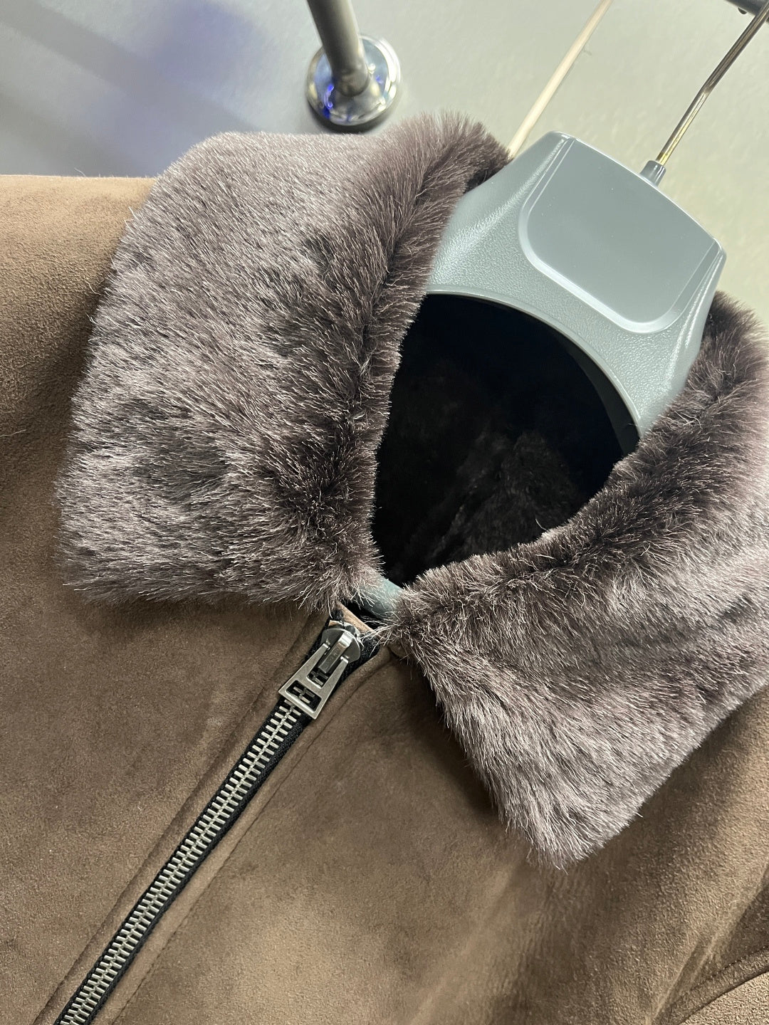 시어링 무스탕 (Shearling Mustang)
