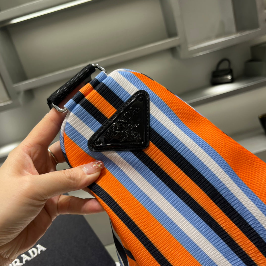 캔버스 크로스바디 백 (Canvas Crossbody Bag)