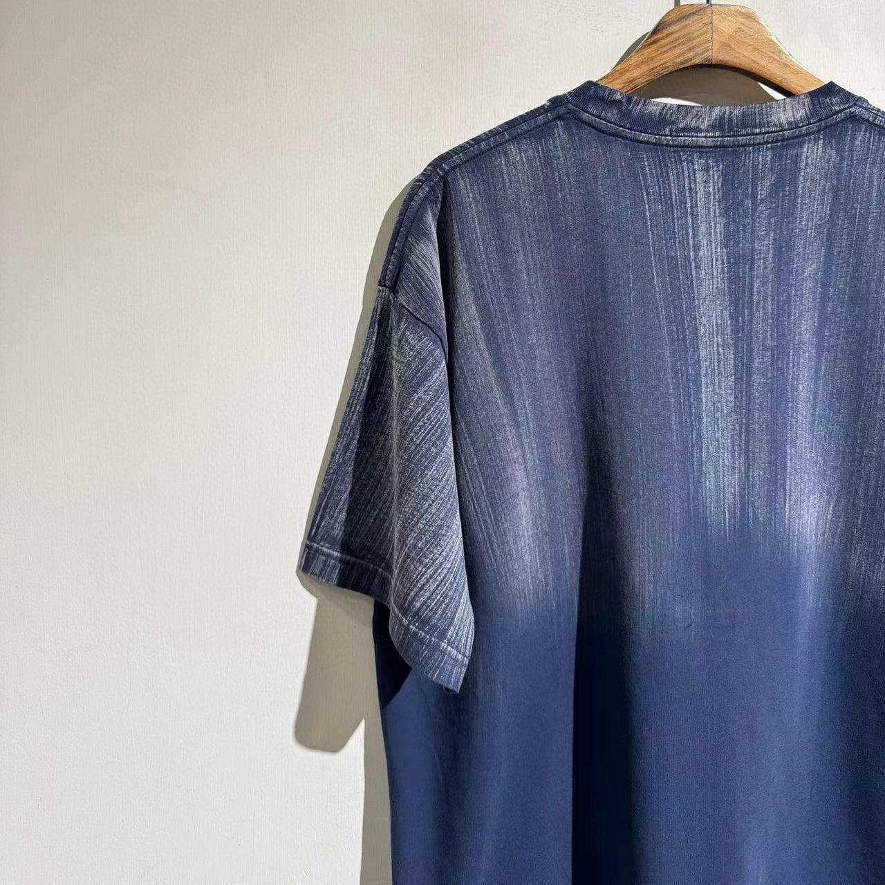 프린트 그라데이션 티셔츠 (printed gradient t-shirt)