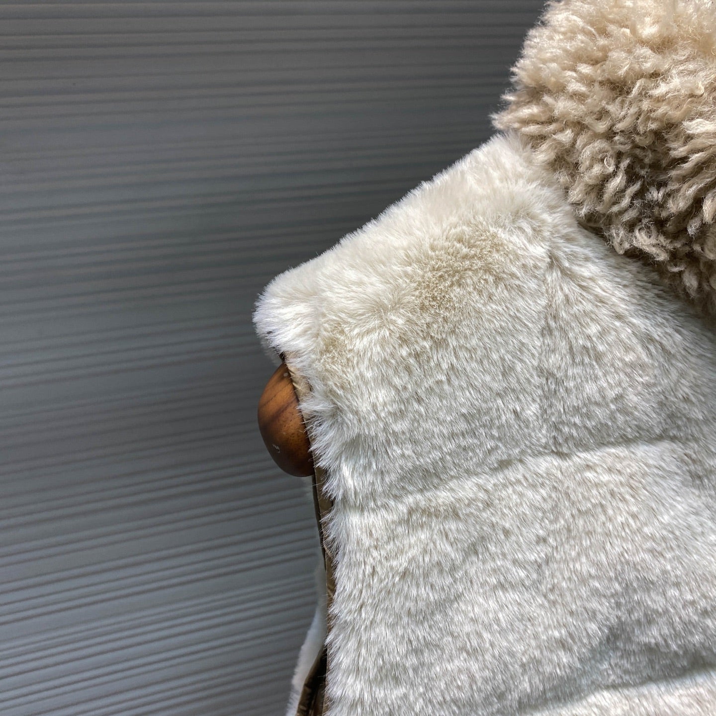 타이랩 퍼 다운조끼 (Tie-wrap fur down vest)