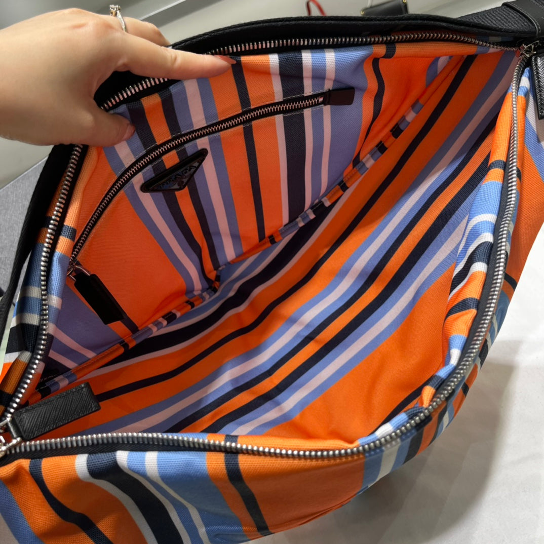 캔버스 크로스바디 백 (Canvas Crossbody Bag)